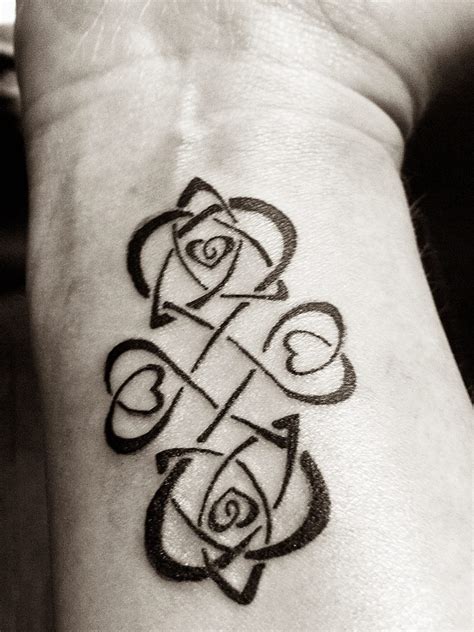 Celtic heart wrist tattoo | Pretty Boudoir