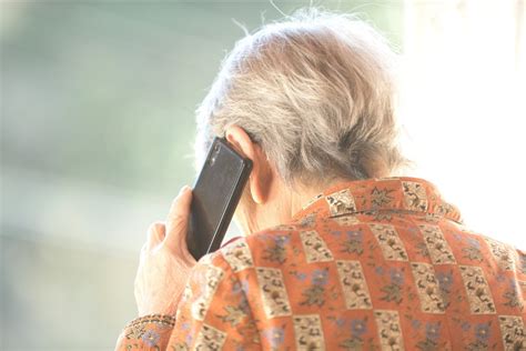 Why people fall prey to scammers posing as police officers | The ...