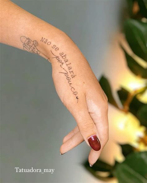 Frase De Tatuagem Na Mão - Tattoo frase na mão | Frases para tatuagem feminina, Tatuagem da sorte ...