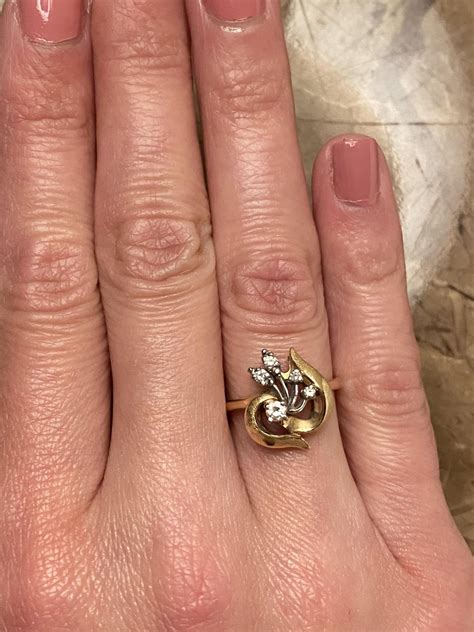 late grandmas ring  design    flower