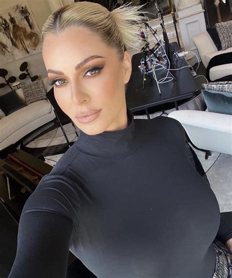 Imagine if this sexy blonde bimbo Maryse was your mommy and how much