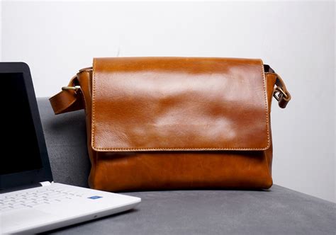 tips singkat memilih tas laptop berbahan kulit asli