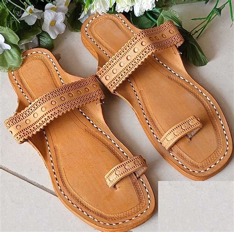 Brown Handcrafted Kolhapuri Chappal - Sliders - Maharani