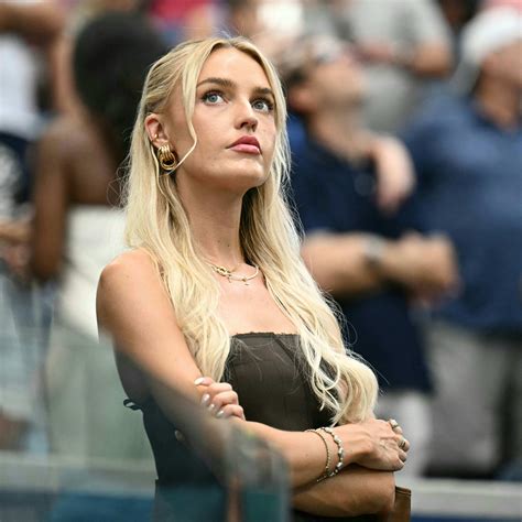 College Diver Goes Viral For Jaw-Dropping Swimsuit Photo - The Spun