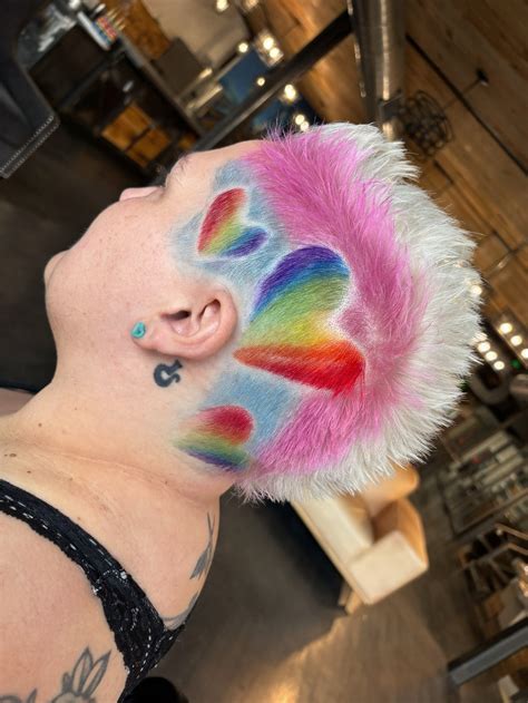 𝔇𝔢𝔫𝔳𝔢𝔯 ℌ𝔞𝔦𝔯𝔰𝔱𝔶𝔩𝔦𝔰𝔱 ️ | Alice has me doing the coolest hair ️🖤