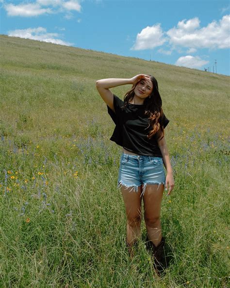brooke bell ☻ | out n about🌱☀️ | Instagram