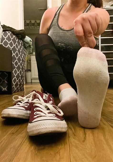 You can smell how hard I worked out if you sniff my socks 🥵 : r/sockfetish
