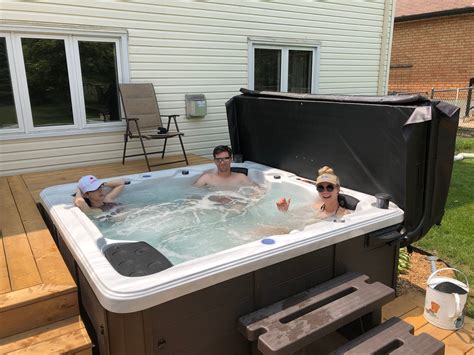 Luxury Hot Tubs – Canadian Spa Company