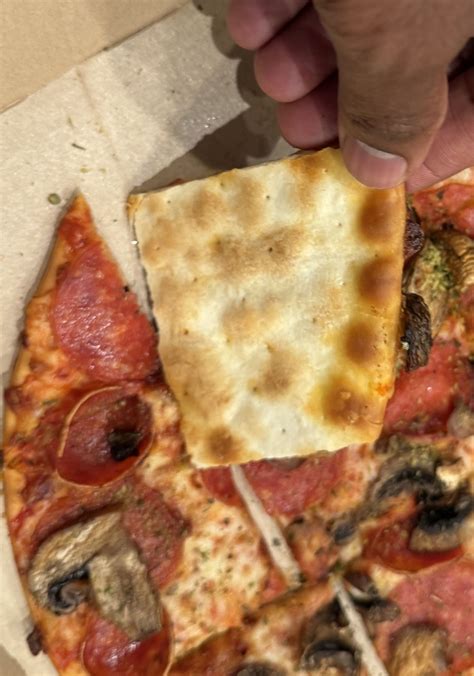 Pizza Hut’s Tavern Pizza Is More Embarrassing Than Chicago Baseball