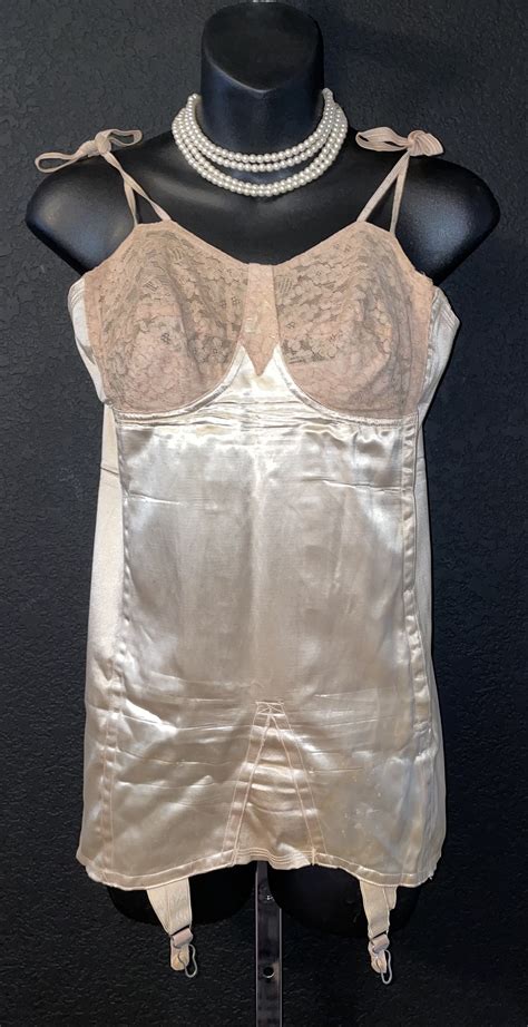 Very Rare! 1940's Vintage Golden Satin SMOOTHIE "Strouse Adler