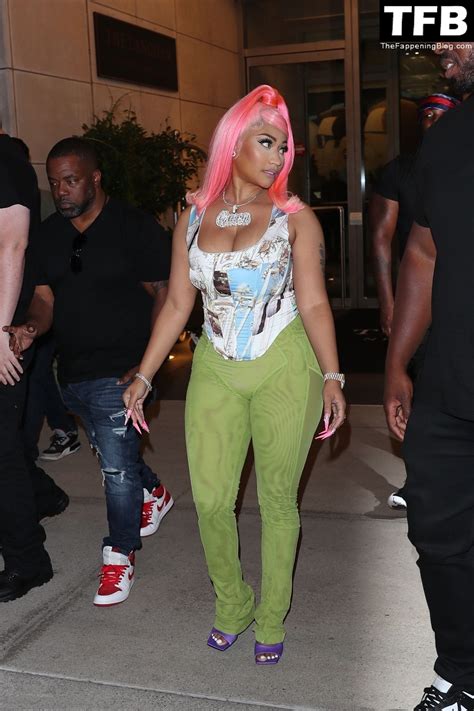 Nicki Minaj Checks Out of Her Hotel After Her Epic Night at the MTV VMA