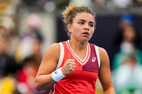 jasmin open jasmine paolini headlines  player field
