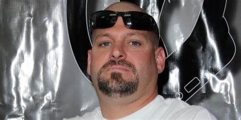 Does Jarrod Schulz from Storage Wars married to the job? His wiki, net