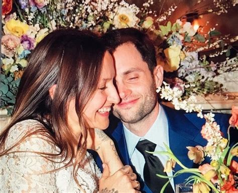 Penn Badgley's vegan wedding cake is pretty enough for anyone to eat - HelloGigglesHelloGiggles