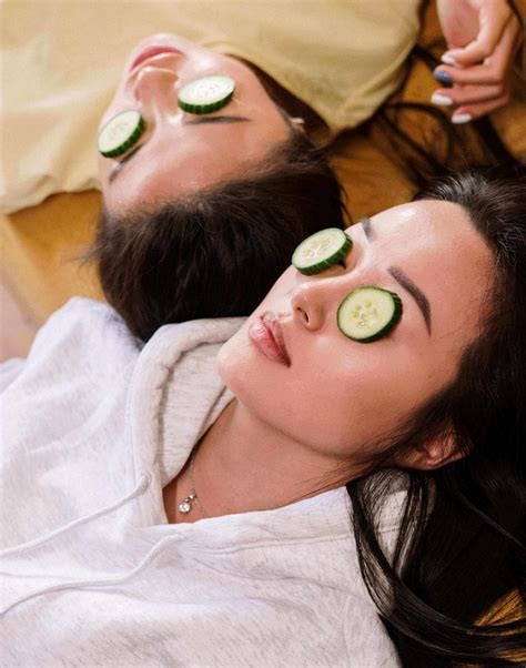 Home Remedies For Swollen Eyes | Eyelid Swelling Treatment