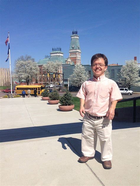 Würdet ihr eine Beziehung mit einen Midget men eingehen können? (Liebe