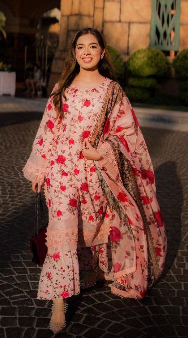 di syed salim su ARISHA RAZI & SARA RAZI