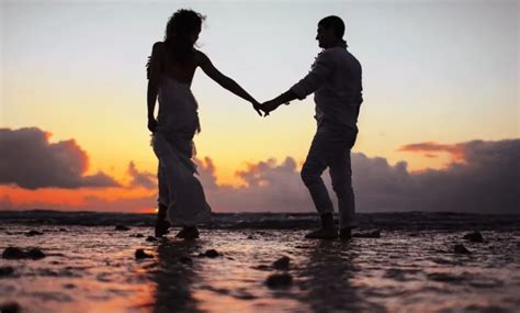Um Casal Planeja Construir Em Sua Chacara - Casal feliz: 10 Atitudes para Fortalecer a Amizade no casamento
