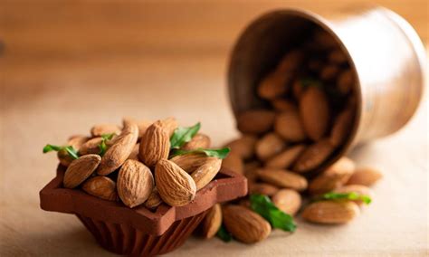 eating  handful  almonds  day boosts gut health
