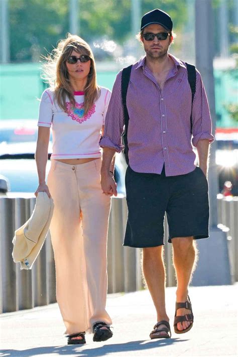 Robert Pattinson, Suki Waterhouse Hold Hands in New York City: Photos
