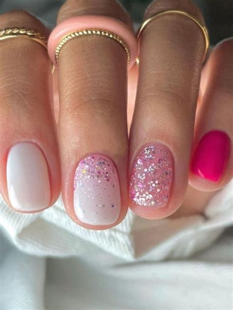 glittery ombre effect in 2024 | Pink glitter nails, Glitter gel nails ...