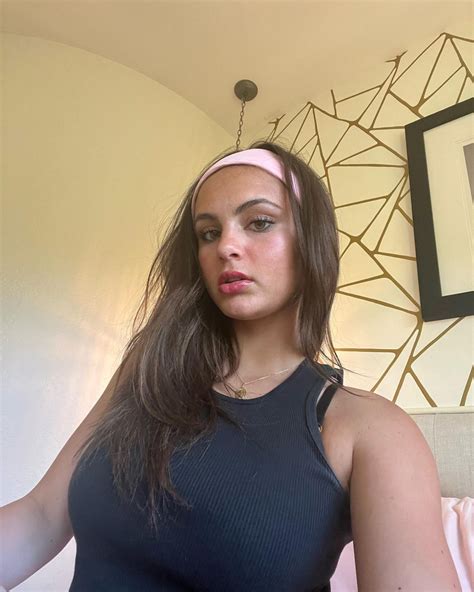 Sarabella Harris 04/25/2023 • CelebMafia