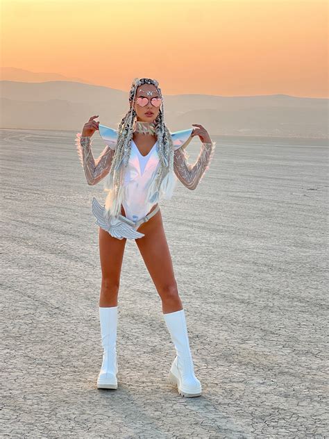 New holographic dyes will make galactic hair even more stunning next year 11