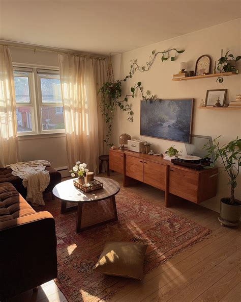 tell me… does it look like anyone lives here???? . . . . . #interiors