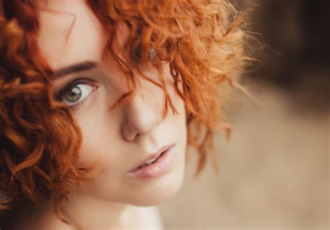 How To Know if You're Attractive: 19 Signs That You Are