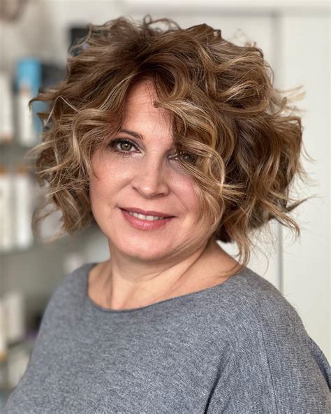 60 Most Delightful Short Wavy Hairstyles for 2025