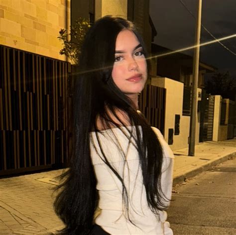 Se conoce a una mujer por sus redes 🤔 #parati #fyp | Andrea Ceballos