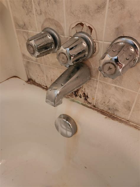 Faucets when turned off do not disable hot water small stream