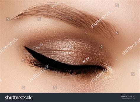 1,162 Cats Eyeliner Stock Photos, Images & Photography | Shutterstock