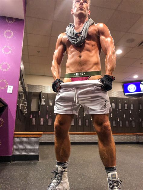 DW Chase Model on Twitter: "Radioactive at the #gym today 😝 and wearing