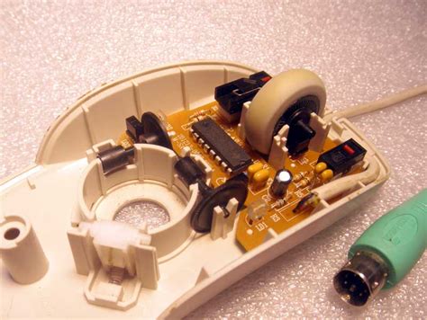 how to open a logitech mouse