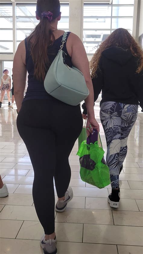 Thick af milf knew I was filming - Spandex, Leggings & Yoga Pants - Forum
