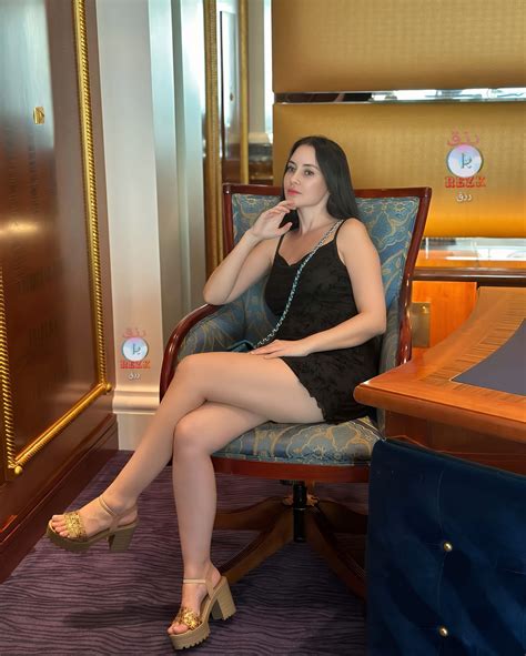 رز - Sal Melons الأمريكية المثيرة المذهلة "سال ميلونز" تفاصيلها تلهب