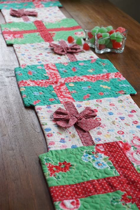 20+ Christmas Sewing Projects to Make - Positively Splendid {Crafts ...