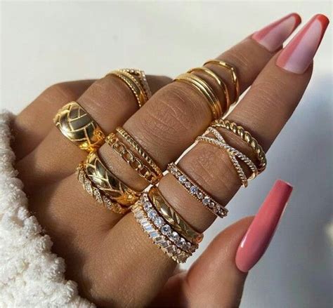 Pin by Bron on Jewellery ♡ Nails♡Rings Stunning | Celebrity nails ...