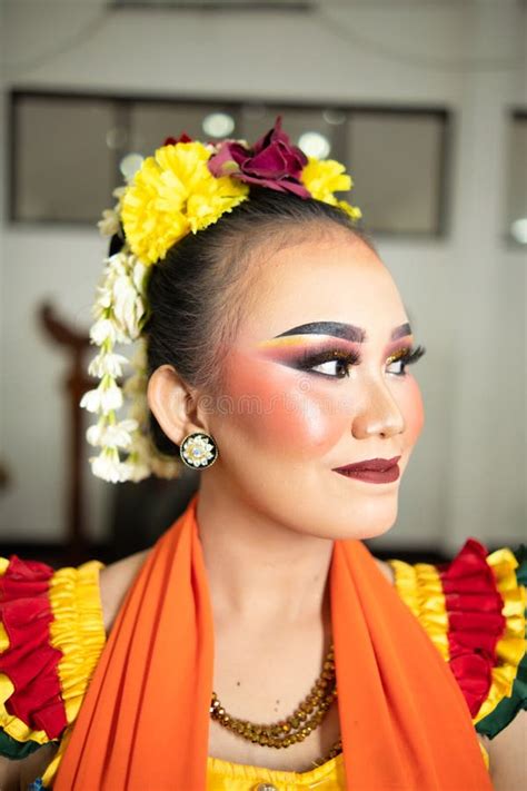 beautiful face   traditional indonesian dancer wearing flowers