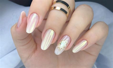 Unha De Gel Imagem - Unha De Gel Decorada Delicada Redonda - Unha Decorada Simples