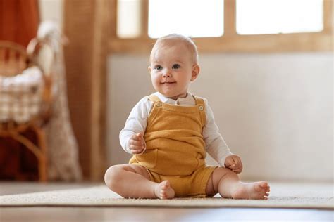 infants sit  milestones tips