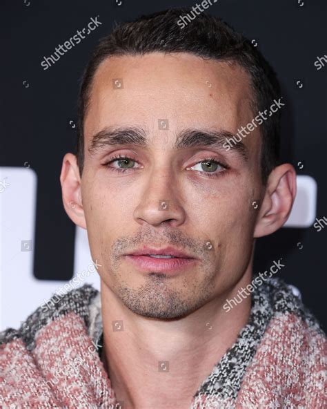 Irish Actor Robert Sheehan Arrives World 新闻传媒库存照片 - 库存图片 | Shutterstock