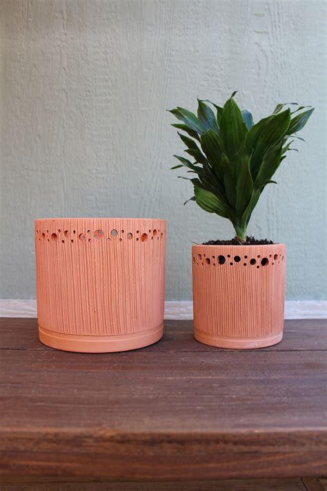 Planters - Lawn & Garden Retailer