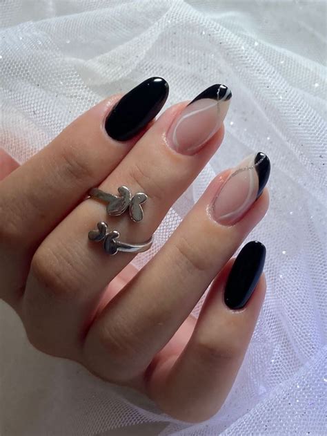 Unhas De Paty Preta - Unhas de Diva | Unha paty redonda, Unhas amendoada curta preta, Unas pretas