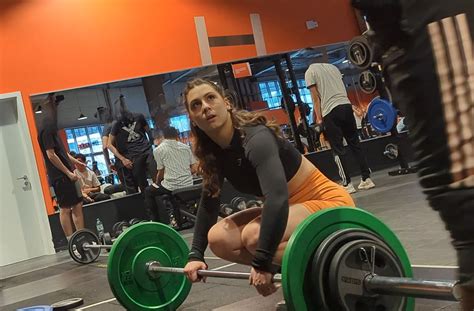 Ze_gym : squat ? Pawg ? Thick? - Short Shorts & Volleyball - Forum