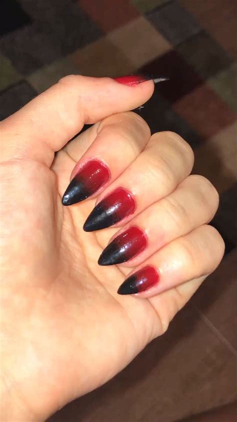 Unha Stiletto Preta E Vermelha - unha vermelho e preto | Unhas vermelhas stiletto, Unhas pretas, Unhas ...