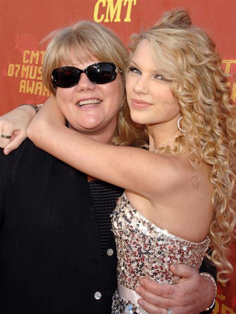 Taylor Swift Mom Cancer