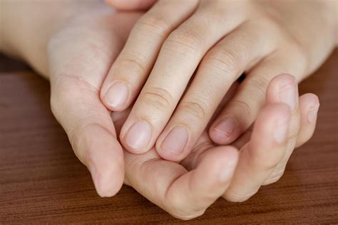 how to cut fingernails 8
