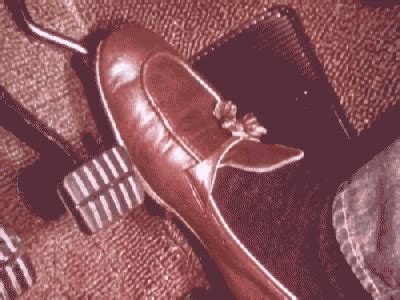 Гифка педаль авто бензин гиф картинка, скачать анимированный gif на GIFER